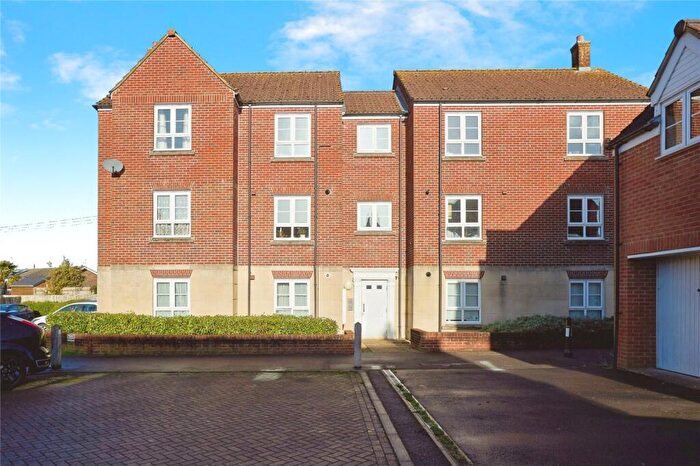 2 Bedroom Flat For Sale In Wren Place, Gillingham, Dorset, SP8