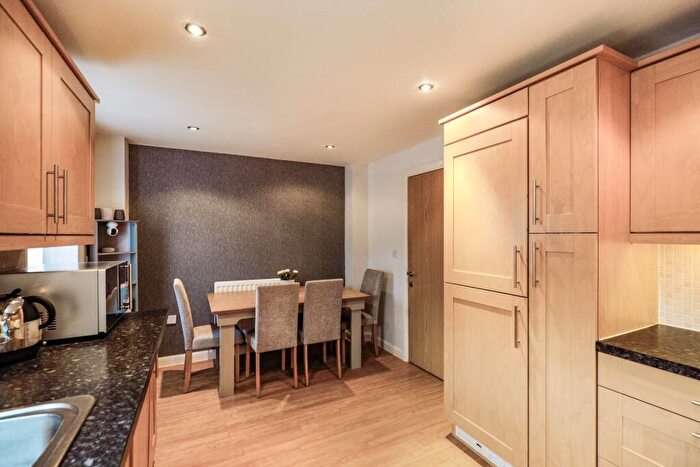 3 Bedroom Semi-Detached House For Sale In The Avenue, Harrogate, HG1