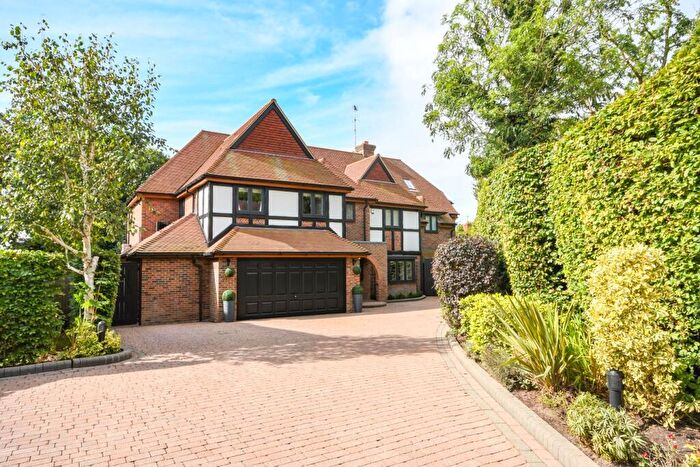6 Bedroom Detached House For Sale In Wambrook Close, Hutton Mount, Brentwood, CM13
