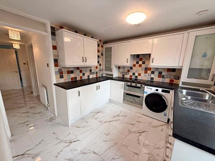 2 Bedroom Flat For Sale In Burnhams Field, Weston Turville, HP22