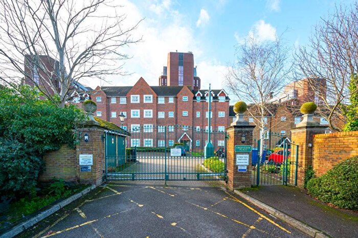 2 Bedroom Flat To Rent In Grosvenor Place, Woking, GU21