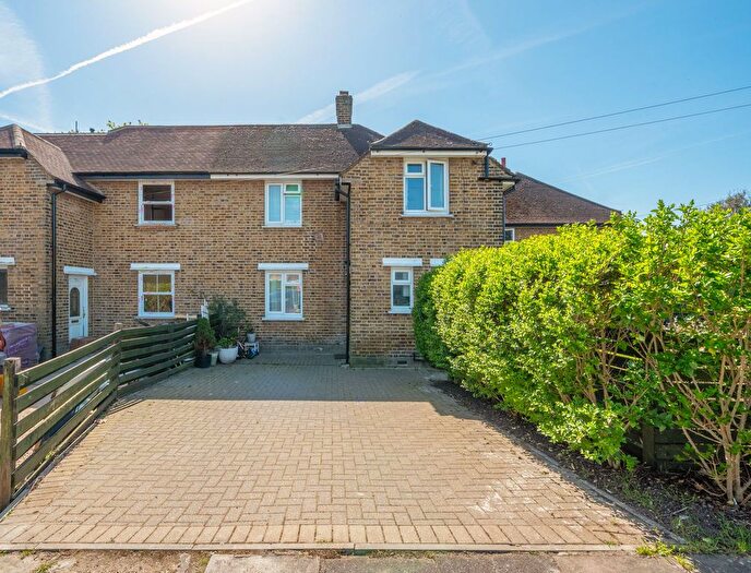 3 Bedroom Semi Detached House For Sale In Dawes Avenue, Isleworth, TW7