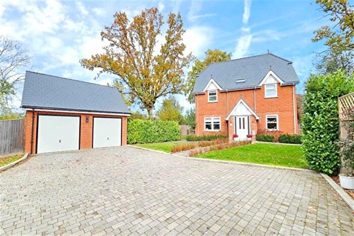 4 Bedroom Detached House For Sale In Bedroom Detached House In Woking, GU24