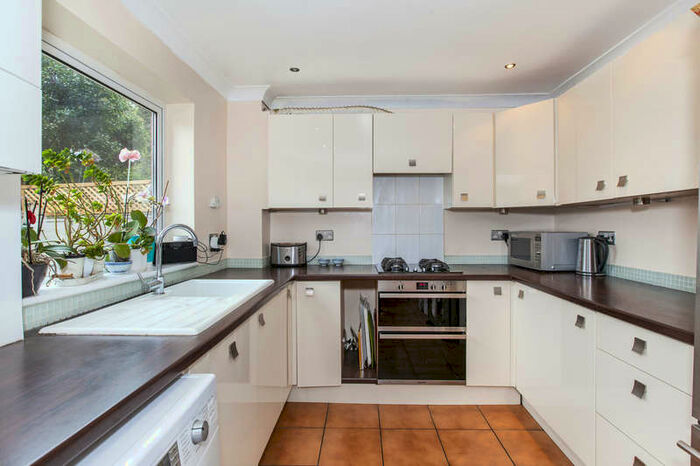 3 Bedroom End Of Terrace House To Rent In Rectory Close, SL4