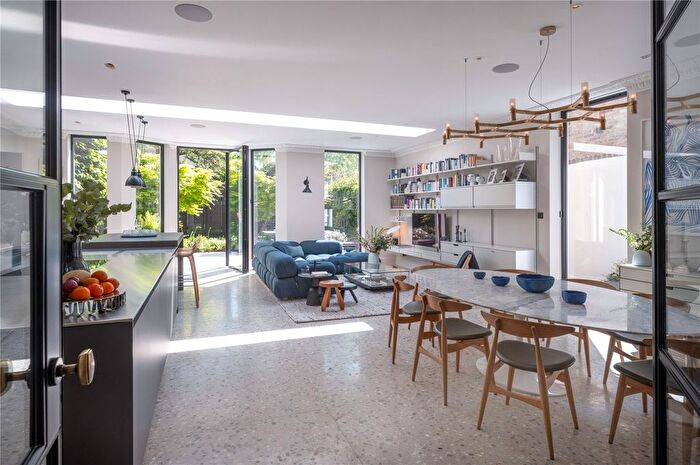 4 Bedroom Flat For Sale In King Henrys Road, Primrose Hill, London, NW3