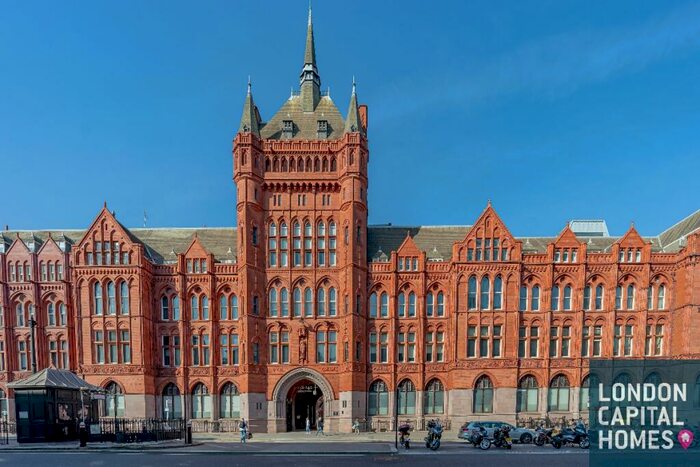 2 Bedroom Apartment To Rent In Pinks Mews, Dyers Building, London, EC1N