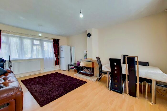 3 Bedroom Semi-Detached House To Rent In Ive Farm Close, London, E10