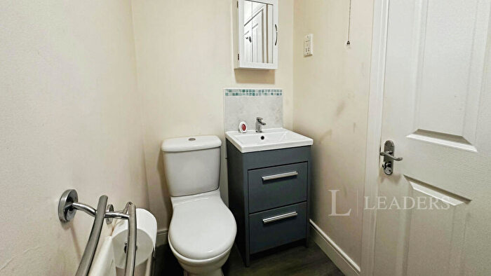 5 Bedroom Terraced House To Rent In Primrose Close - Bedroom House -, LU3