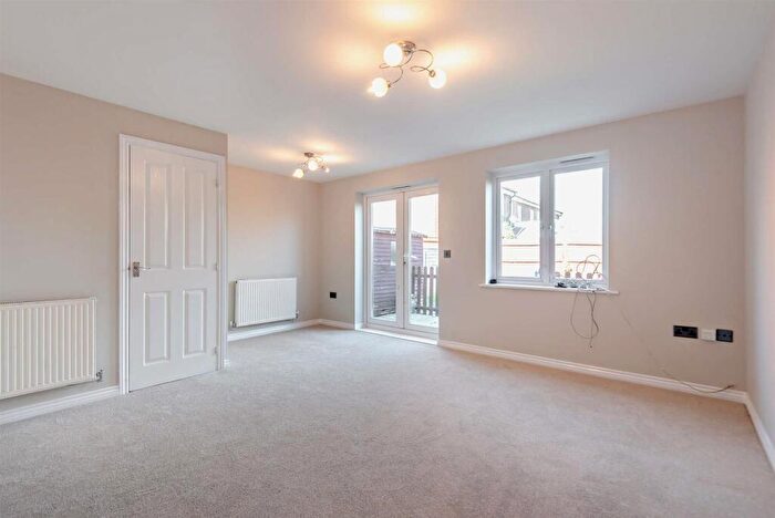3 Bedroom Semi Detached House For Sale In Sand Martin Close, Eastleigh, SO50
