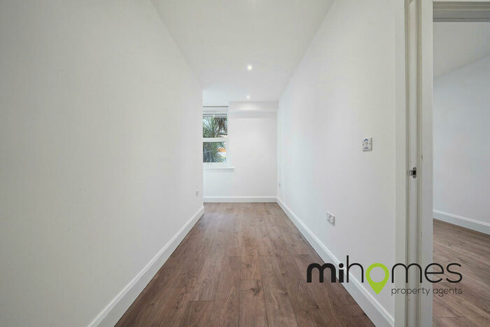 2 Bedroom Apartment To Rent In Key Point, Potters Bar, EN6