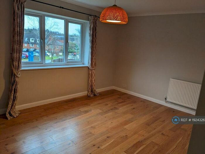 1 Bedroom Flat To Rent In The Meads, Haslemere, GU27