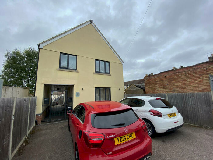 1 Bedroom Flat To Rent In Cross Street, Gillingham, ME7