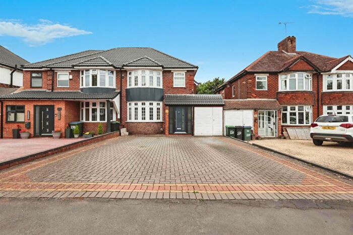 3 Bedroom Semi Detached House For Sale In Wolverhampton Road, Oldbury, B68