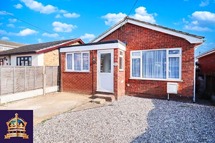 2 Bedroom Detached Bungalow For Sale In Labworth Road, Canvey Island, SS8