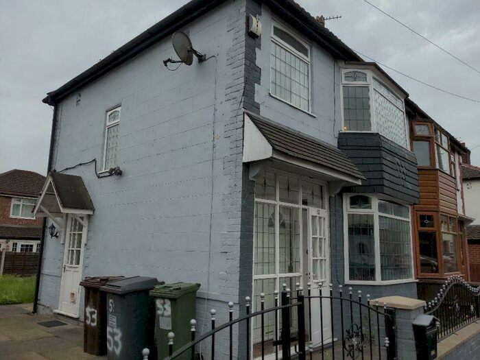 3 Bedroom Semi-Detached House To Rent In St. Andrews Avenue, Droylsden, Manchester, M43