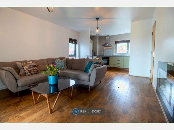 2 Bedroom Flat To Rent In Bouverie Court, Leeds, LS9