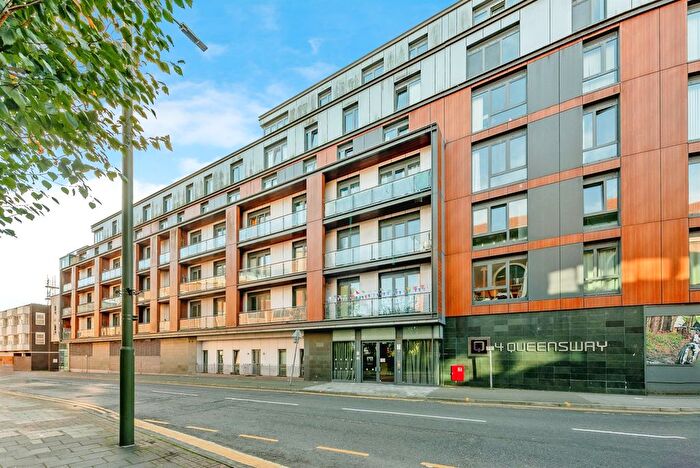 2 Bedroom Flat For Sale In Queensway, Redhill, RH1