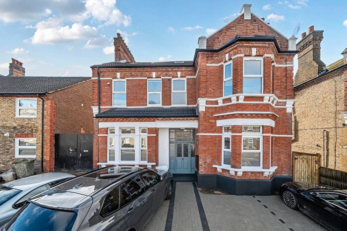 1 Bedroom Flat To Rent In Manor Road, Beckenham, BR3