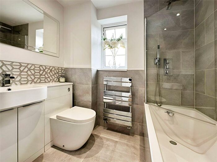 3 Bedroom End Of Terrace House For Sale In Farcrosse Close, Sandhurst, Berkshire, GU47