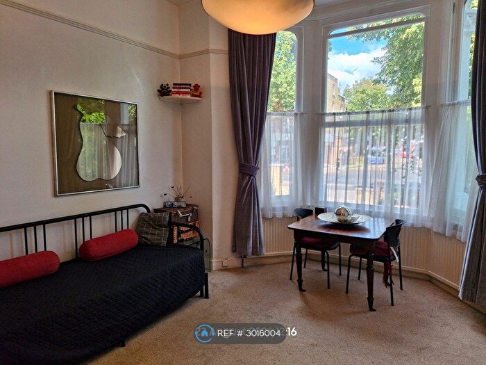 Studio To Rent In Chiswick High Road, London, W4