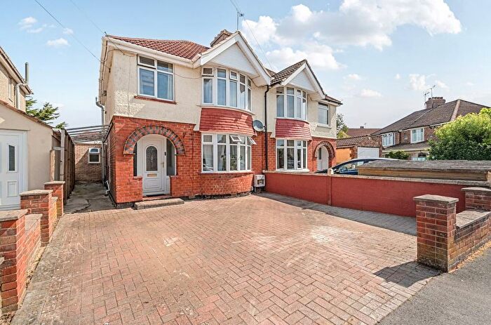 3 Bedroom Semi-Detached House For Sale In Copse Avenue, Swindon, SN1