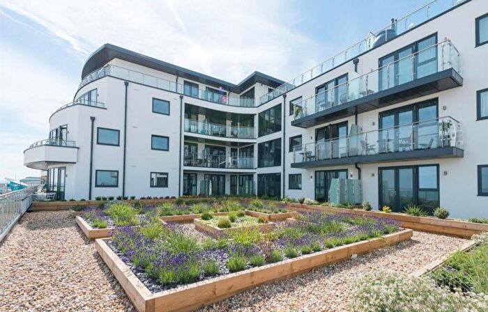 2 Bedroom Flat To Rent In Beach Drive, Ramsgate, Kent, CT11