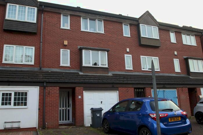 3 Bedroom Town House To Rent In York Road, Edgbaston, Birmingham, B16