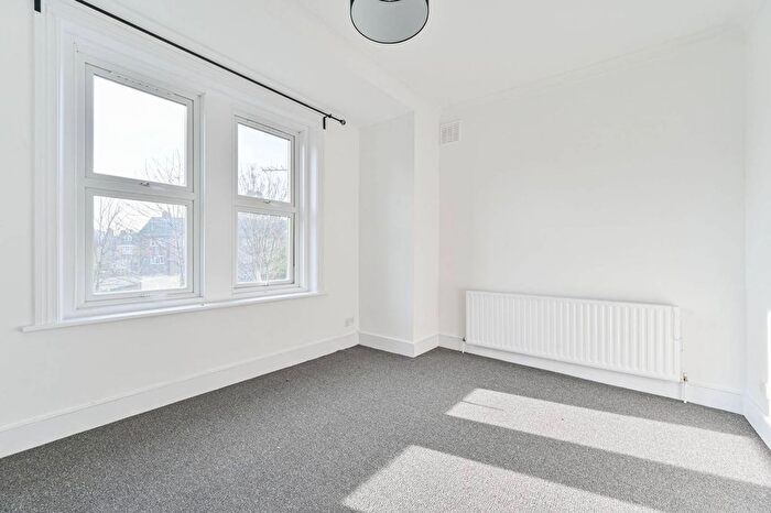 2 Bedroom Flat To Rent In Madeira Road, Streatham, London, SW16