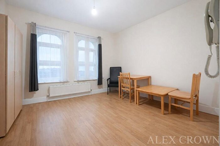 Studio To Rent In Woodland Road, New Southgate, N11