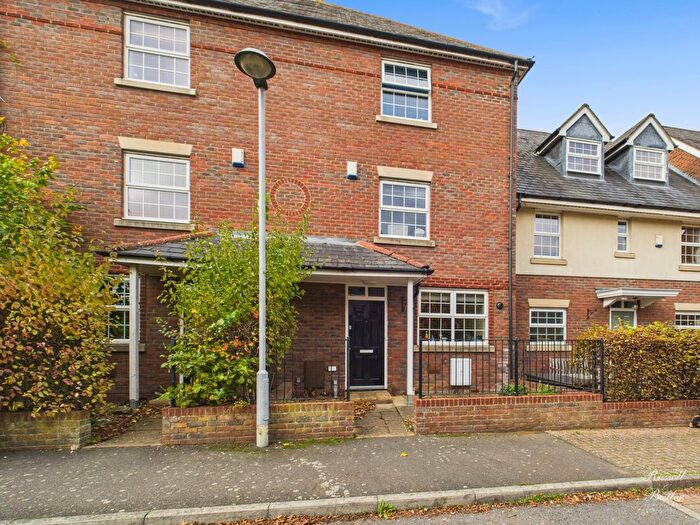 4 Bedroom Town House For Sale In Bernardines Way, Buckingham, Buckinghamshire, MK18