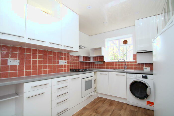 3 Bedroom Apartment To Rent In Rigby Close, Croydon, CR0