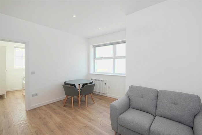 1 Bedroom Flat To Rent In South Ealing Road, Ealing, W5