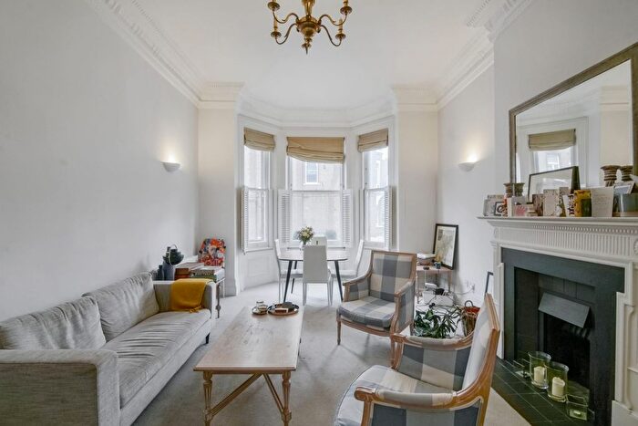 1 Bedroom Flat For Sale In Rosary Gardens, SW7