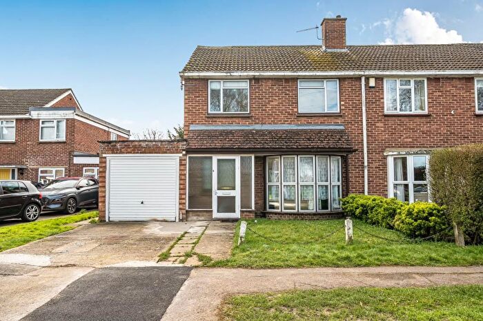 3 Bedroom Semi Detached House For Sale In Croft Avenue, Kidlington, OX5