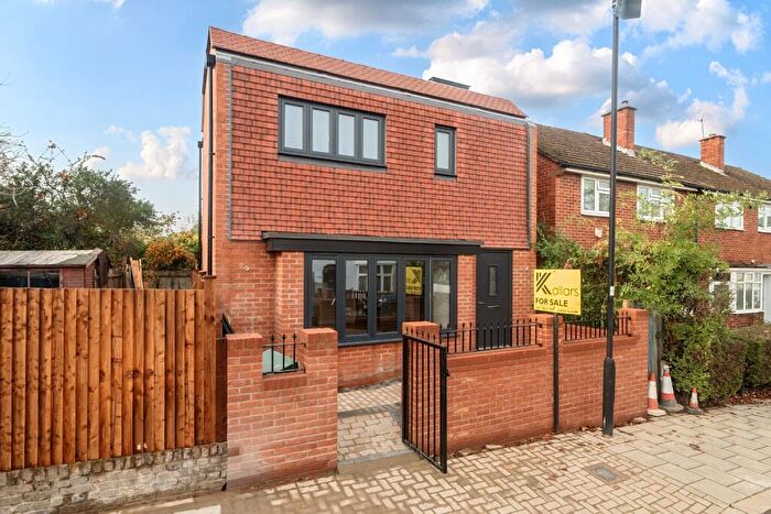 1 Bedroom Detached House For Sale In Tulsemere Road, London, SE27