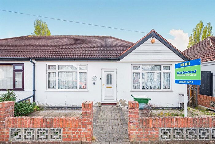 3 Bedroom Semi Detached Bungalow For Sale In Woodlands Avenue, Sidcup, DA15