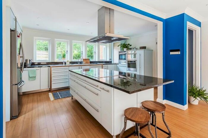 3 Bedroom Semi Detached House To Rent In Tolworth, KT5