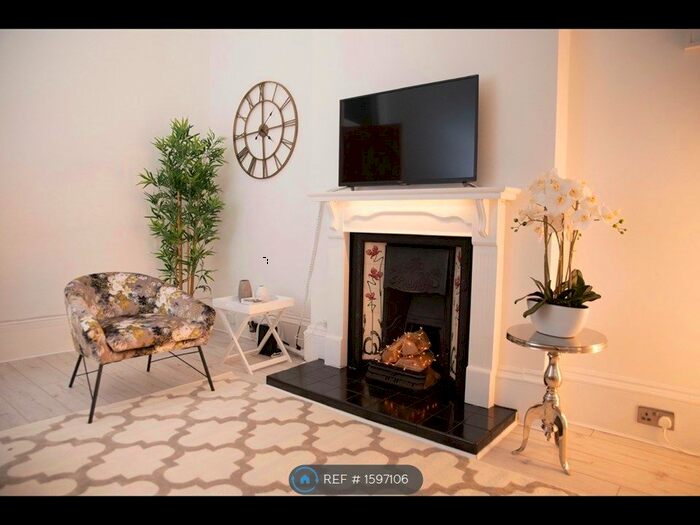 2 Bedroom Flat To Rent In Queen Margaret Drive, Glasgow, G20