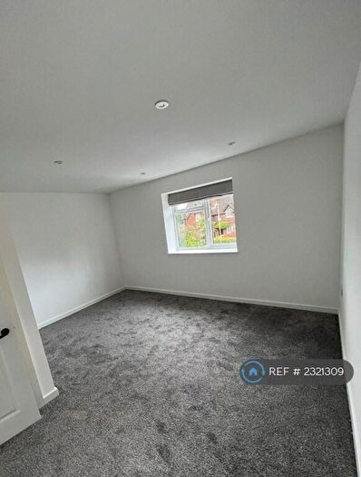 2 Bedroom Flat To Rent In Cobham Road, Leatherhead, KT22