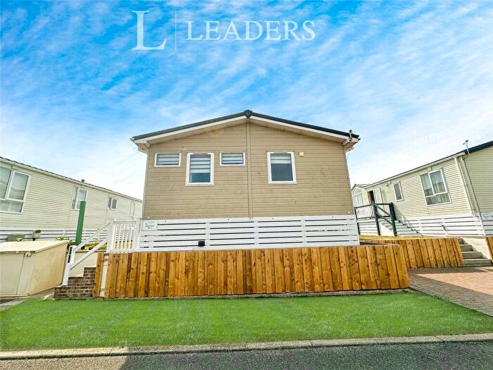 2 Bedroom Mobile Home For Sale In Melville Road, Southsea, Hampshire, PO4