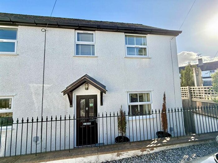 2 Bedroom End Of Terrace House For Sale In Mount Pleasant, Conwy, LL32