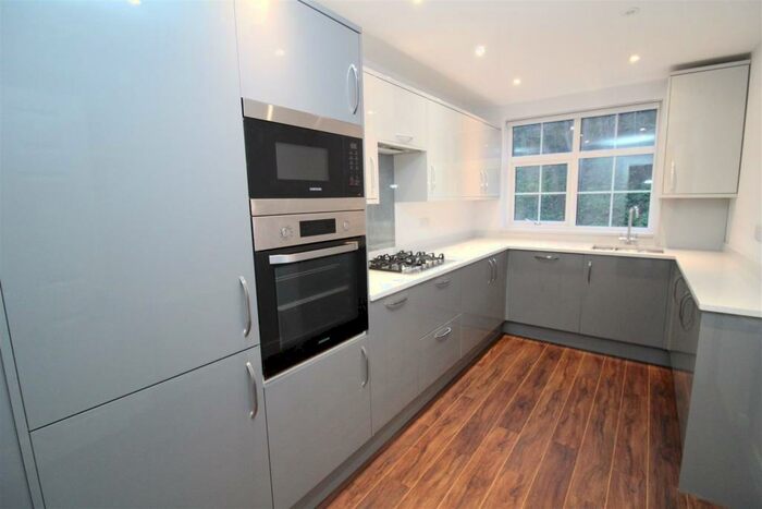 2 Bedroom Flat To Rent In Withdean Rise, Brighton, BN1