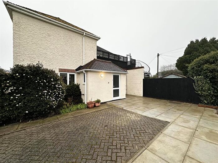 2 Bedroom Maisonette To Rent In Hook Green Court, New Road, Meopham, Gravesend, DA13