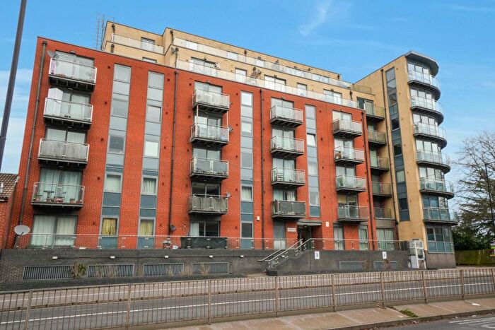 1 Bedroom Apartment For Sale In Bath Road, Slough, SL1
