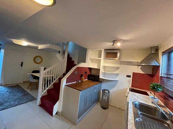 4 Bedroom Flat To Rent In Claire Place, E14