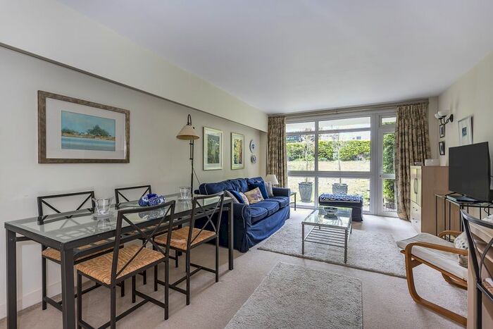 2 Bedroom Flat To Rent In Lansdowne Road, London, SW20