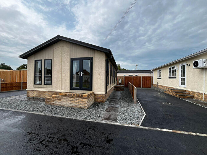 2 Bedroom Park Home For Sale In Great Yarmouth, Norfolk, NR31