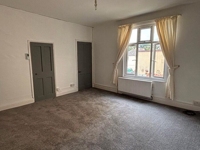 1 Bedroom Flat To Rent In West Cliff, Dawlish, EX7