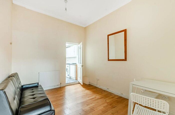 1 Bedroom Flat To Rent In Lordship Lane, East Dulwich, London, SE22