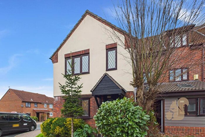 4 Bedroom Link Detached House For Sale In Pennyroyal Crescent, Witham, CM8